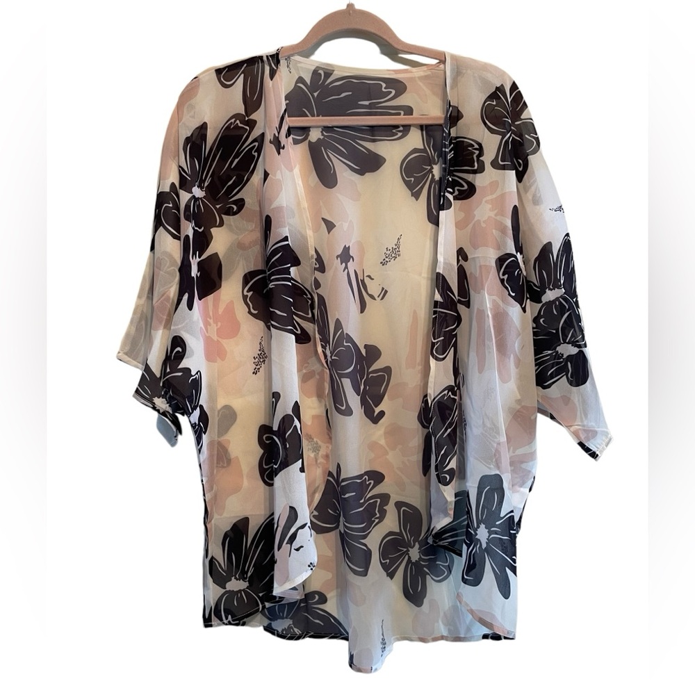 $15 FOR 2 FLORAL KIMONOS Cream and Black Floral Kimono Medium